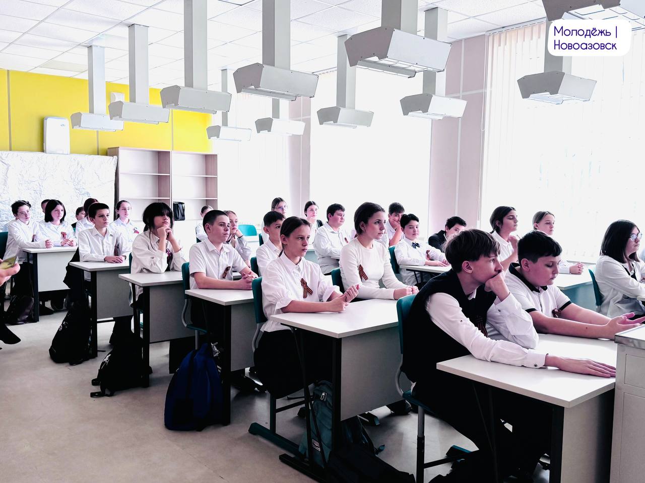 В День Героев Отечества сектор молодёжной политики округа организовал «Урок мужества» для учащихся 6-х и 7-х классов Новоазовской школы №1 В День Героев Отечества сектор молодёжной политики округа организовал «Урок мужества» для учащихся 6-х и 7-х классов Новоазовской школы №1