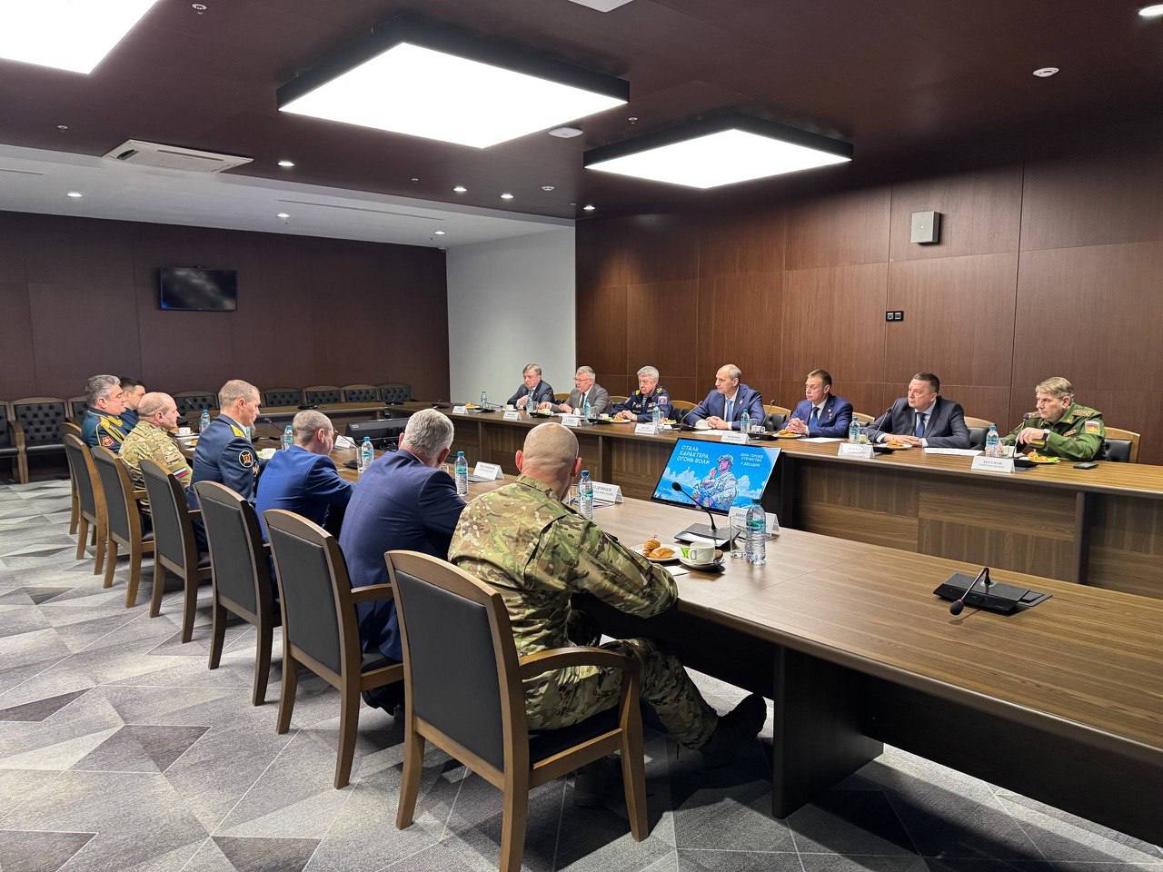 Сегодня Губернатор Свердловской области Денис Владимирович Паслер провёл торжественный приём, посвящённый Дню Героев Отечества Сегодня Губернатор Свердловской области Денис Владимирович Паслер провёл торжественный приём, посвящённый Дню Героев Отечества