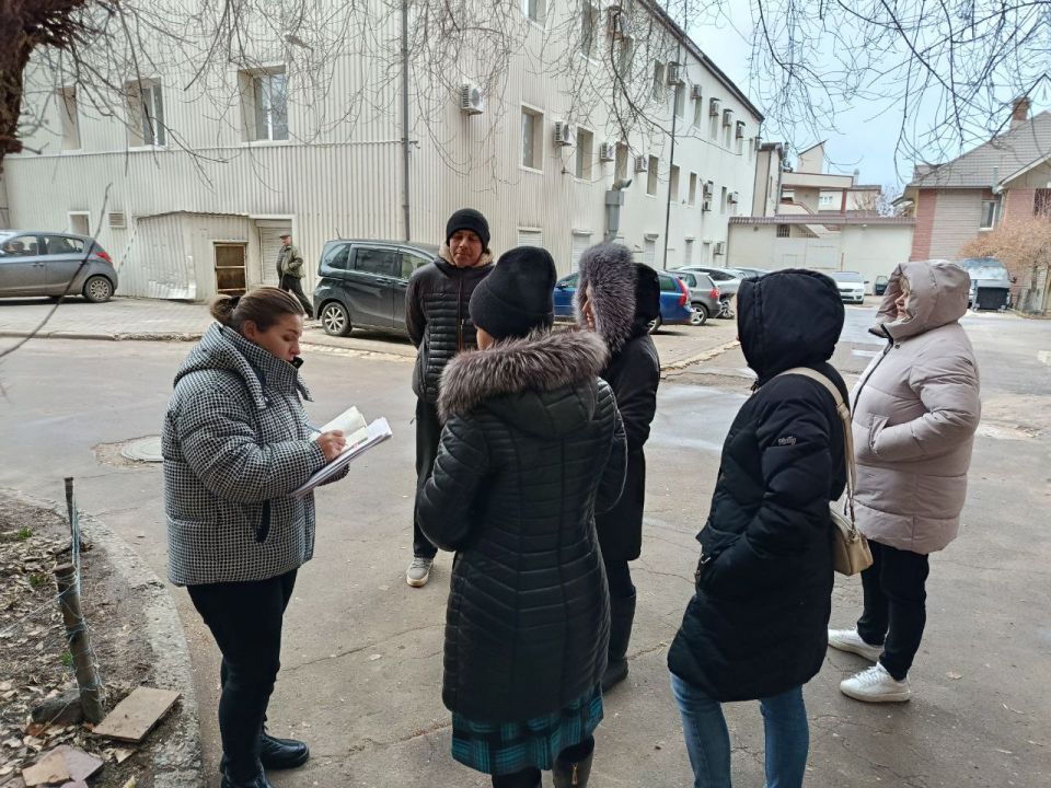 Сегодня, 9 декабря, по поручению Главы ДНР Дениса Пушилина, заместитель руководителя Управы Калининского внутригородского района Администрации городского округа Донецк Снежана Гоман провела встречу на подведомственной... Сегодня, 9 декабря, по поручению Главы ДНР Дениса Пушилина, заместитель руководителя Управы Калининского внутригородского района Администрации городского округа Донецк Снежана Гоман провела встречу на подведомственной...