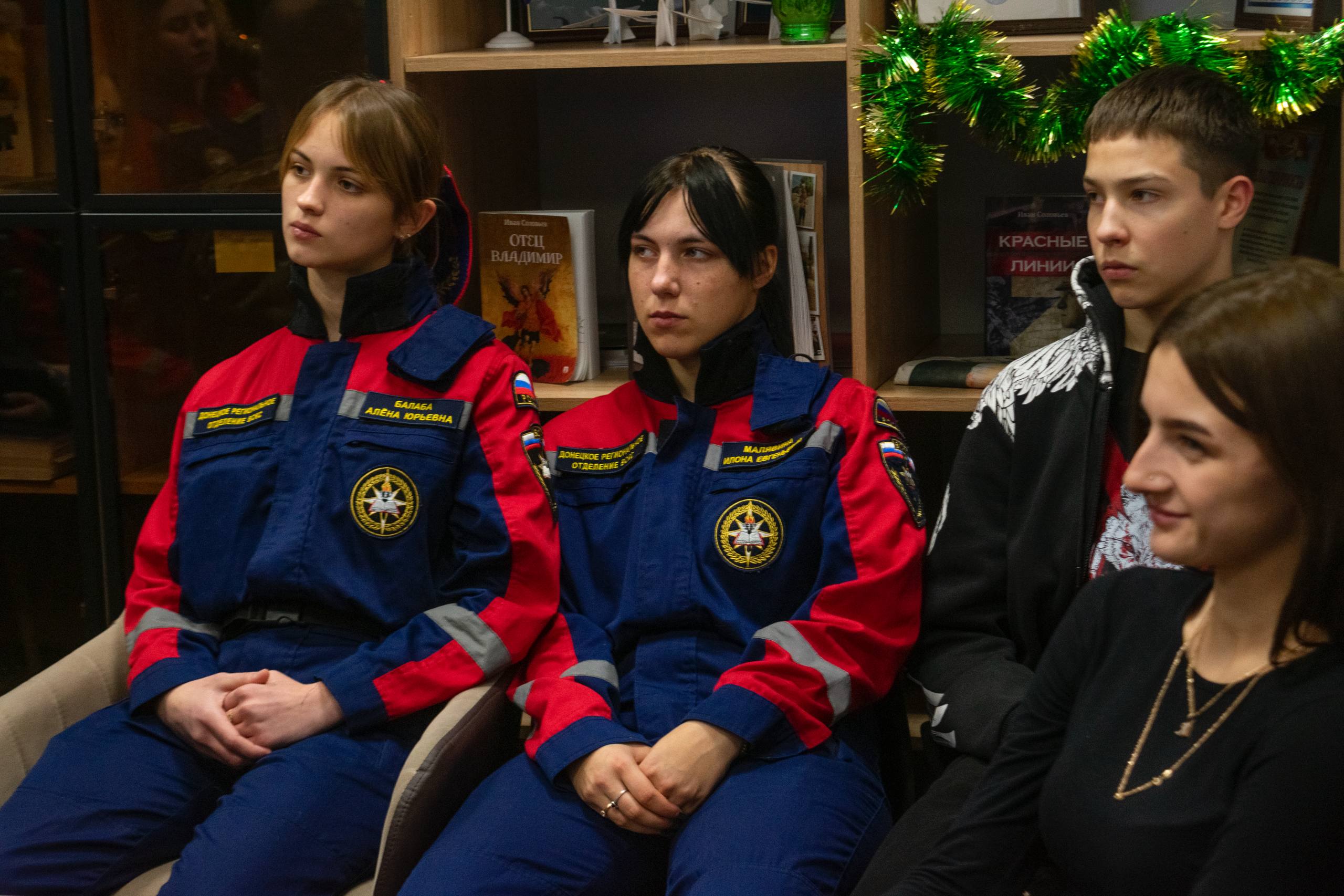 В День Героев Отечества добровольцы Донецкого РО ВСКС встретились с защитником Родины — участником боевых действий, который получил три боевых ранения во время службы В День Героев Отечества добровольцы Донецкого РО ВСКС встретились с защитником Родины — участником боевых действий, который получил три боевых ранения во время службы