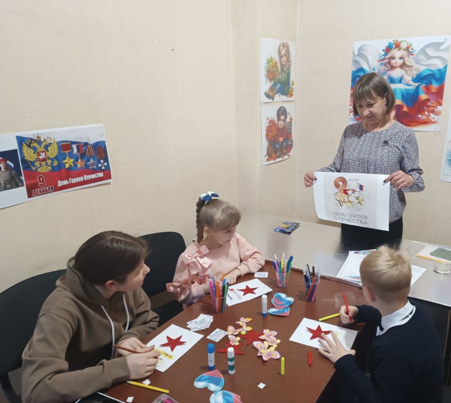 В рамках празднования Дня Героев Отечества Отделом культуры Администрации проведена тематическая творческая мастерская «Письмо солдату» для юных жителей округа В рамках празднования Дня Героев Отечества Отделом культуры Администрации проведена тематическая творческая мастерская «Письмо солдату» для юных жителей округа