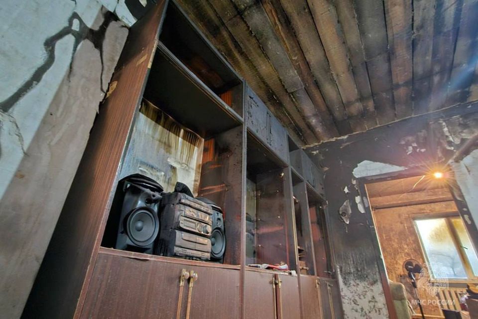 Из-за короткого замыкания в Донецке сгорел дом, трижды попадавший под обстрел ВСУ Из-за короткого замыкания в Донецке сгорел дом, трижды попадавший под обстрел ВСУ