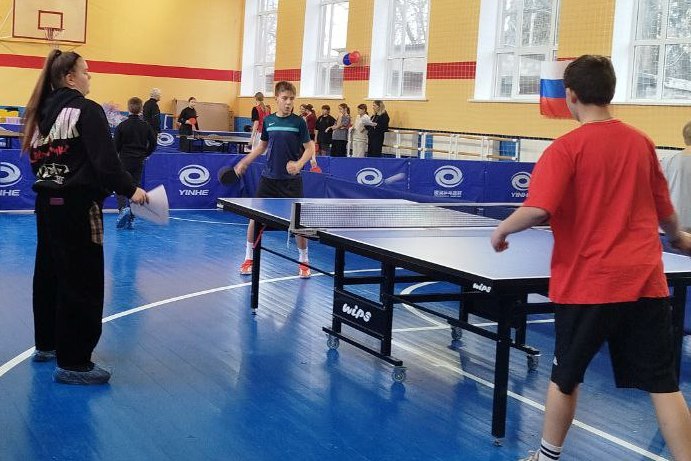 Александр Шатов: В Шахтерске прошел теннисный турнир ко Дню Героев Отечества Александр Шатов: В Шахтерске прошел теннисный турнир ко Дню Героев Отечества