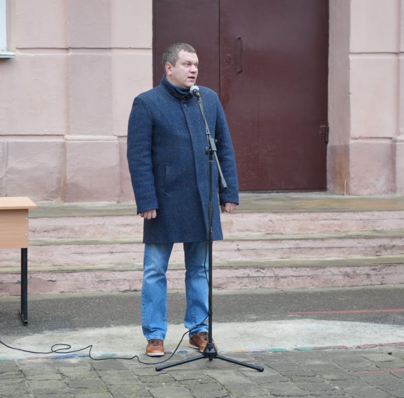 Олег Трофимов: Донецкой школе №152 присвоили имя Героев-десантников Олег Трофимов: Донецкой школе №152 присвоили имя Героев-десантников