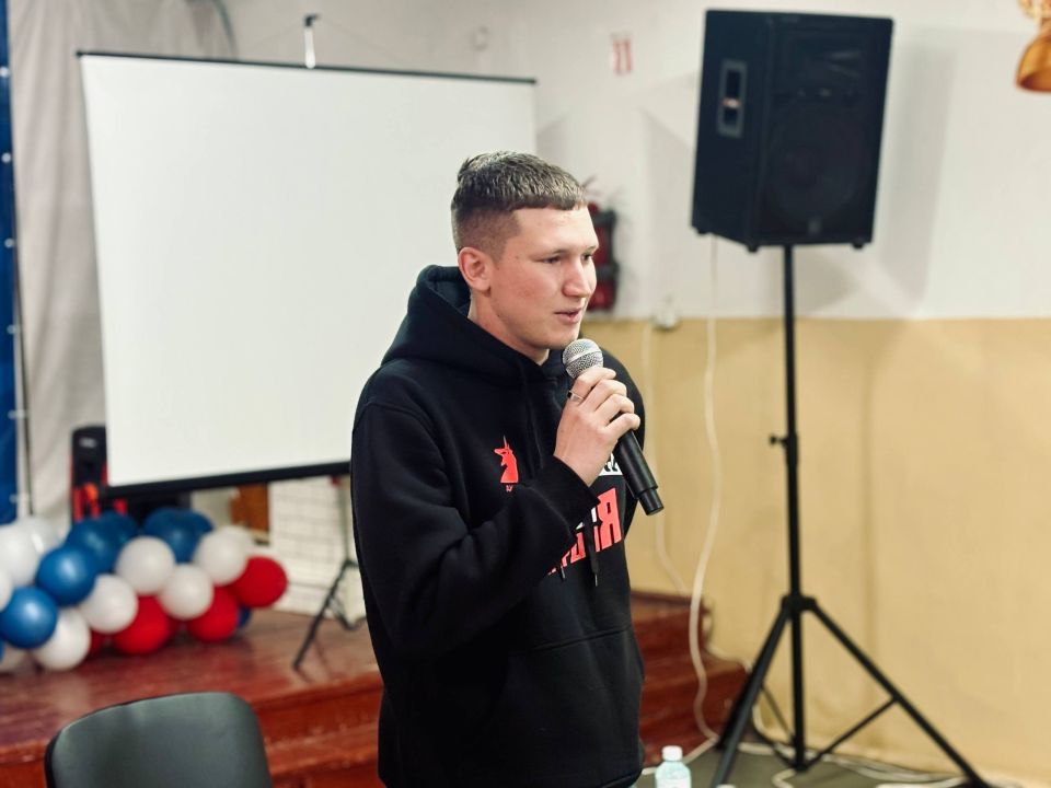 Молодёжка провела «Урок мужества» для школьников Молодёжка провела «Урок мужества» для школьников