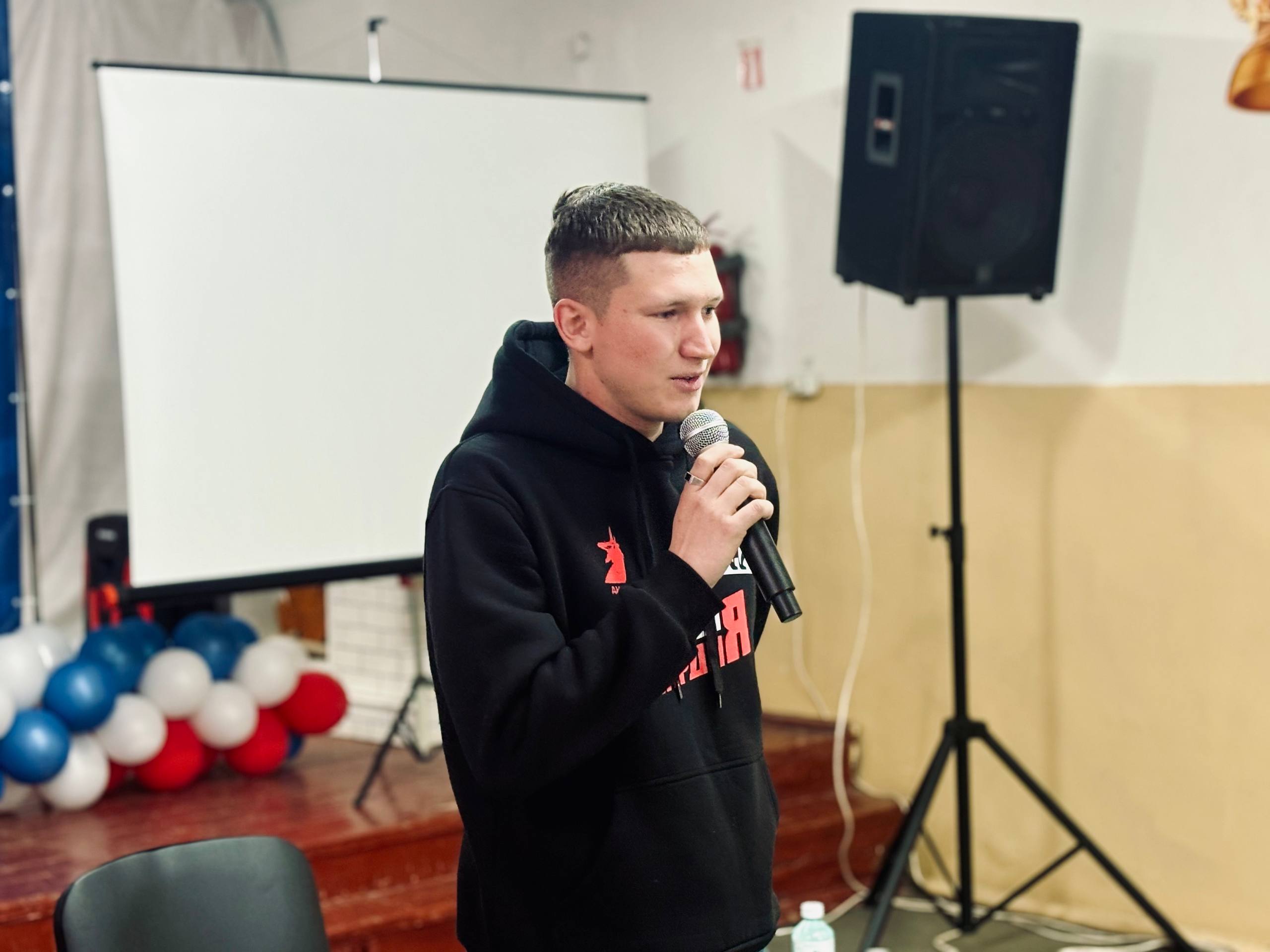 Молодёжка провела «Урок мужества» для школьников Молодёжка провела «Урок мужества» для школьников