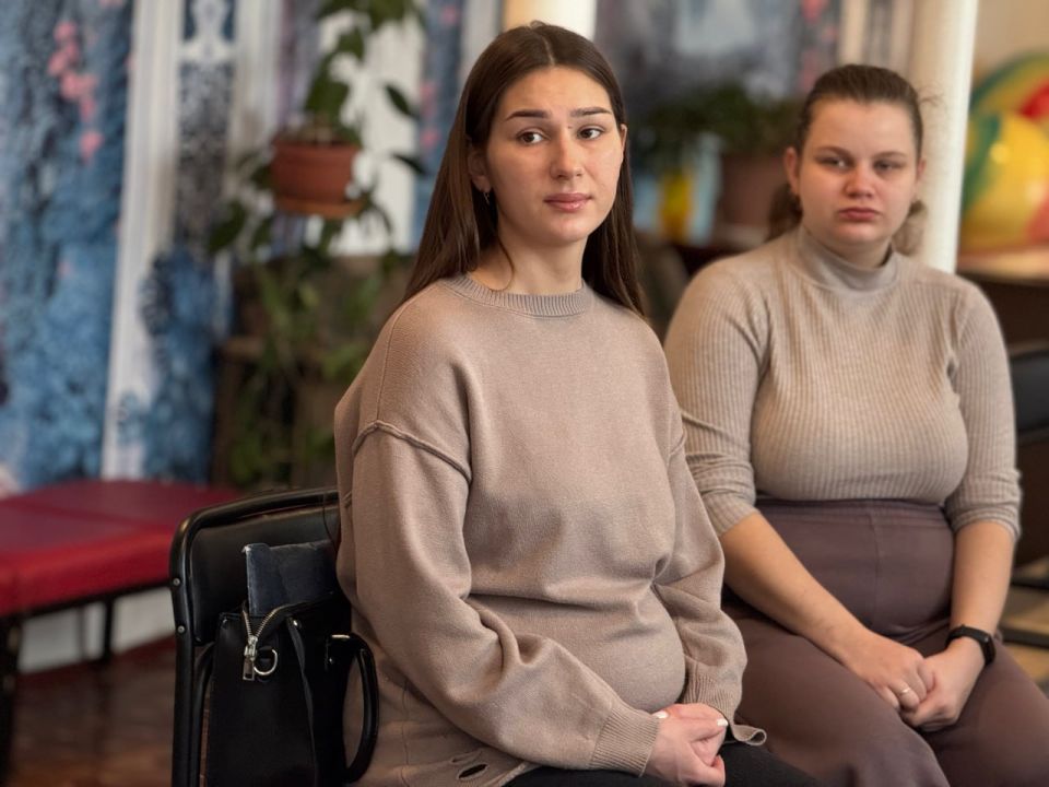 В женской консультации ГБУ ДНР «ЦГБ города Тореза», в рамках реализации партийного проекта «Здоровое будущее», прошла лекция для будущих мам на тему «Психологическая и духовная поддержка во время беременности» В женской консультации ГБУ ДНР «ЦГБ города Тореза», в рамках реализации партийного проекта «Здоровое будущее», прошла лекция для будущих мам на тему «Психологическая и духовная поддержка во время беременности»