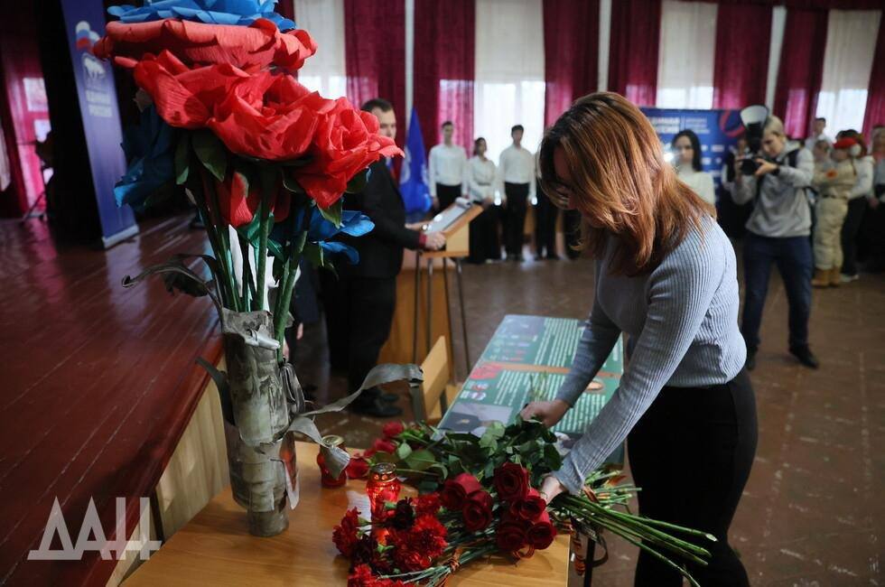 Ежегодно 9 декабря в России отдают дань памяти Героям Отечества Ежегодно 9 декабря в России отдают дань памяти Героям Отечества