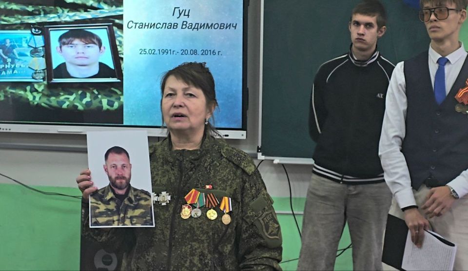 В День героев Отечества в Торезском филиале РАНХиГС прошёл Урок мужества "От героев былых времен..." В День героев Отечества в Торезском филиале РАНХиГС прошёл Урок мужества "От героев былых времен..."