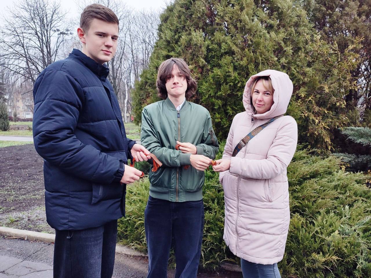 Елена Рязанцева: Героев помним имена!. 9 декабря, в рамках комплекса мероприятий по празднованию Дня Героев Отечества, в Пролетарском районе города Донецка состоялась патриотическая акция «Героев помним имена!» Елена Рязанцева: Героев помним имена!. 9 декабря, в рамках комплекса мероприятий по празднованию Дня Героев Отечества, в Пролетарском районе города Донецка состоялась патриотическая акция «Героев помним имена!»