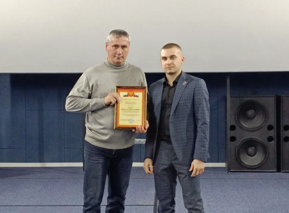 В Старобешевском районном центре культуры и досуга им. П. Н. Ангелиной состоялось торжественное мероприятие, посвященное Дню Героев Отечества, в котором приняли участие первый заместитель главы Администрации Старобешевского... В Старобешевском районном центре культуры и досуга им. П. Н. Ангелиной состоялось торжественное мероприятие, посвященное Дню Героев Отечества, в котором приняли участие первый заместитель главы Администрации Старобешевского...