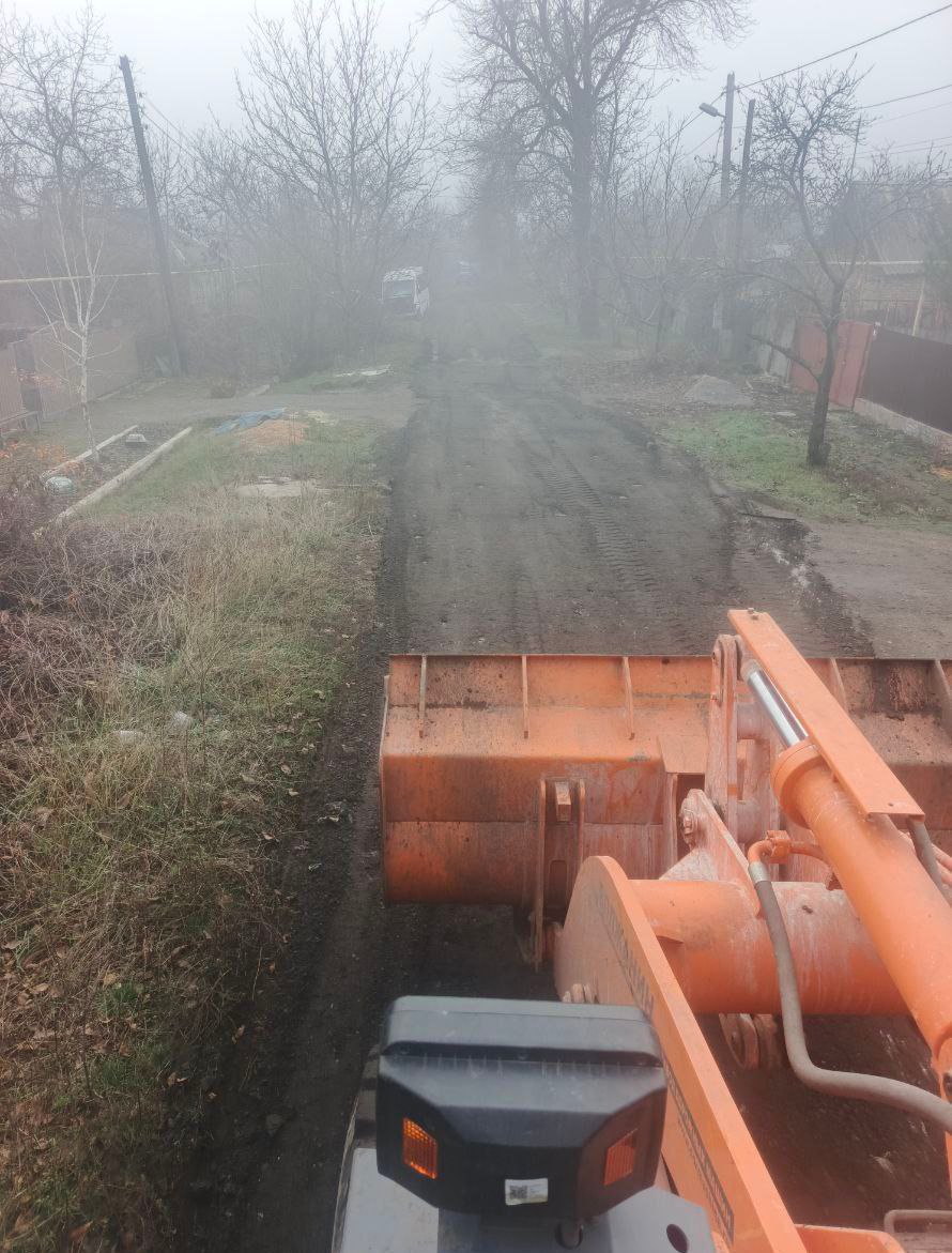 Александр Пеняев: С заботой об округе.. На 09.12.2025 г. сотрудниками МУП "ЭКОС" выполнены следующие виды работ: Отсыпка асфальтным срезом по улице Чапаева Сбор листвы и смёта ул. Скрыпника Восстановление наружного... Александр Пеняев: С заботой об округе.. На 09.12.2025 г. сотрудниками МУП "ЭКОС" выполнены следующие виды работ: Отсыпка асфальтным срезом по улице Чапаева Сбор листвы и смёта ул. Скрыпника Восстановление наружного...