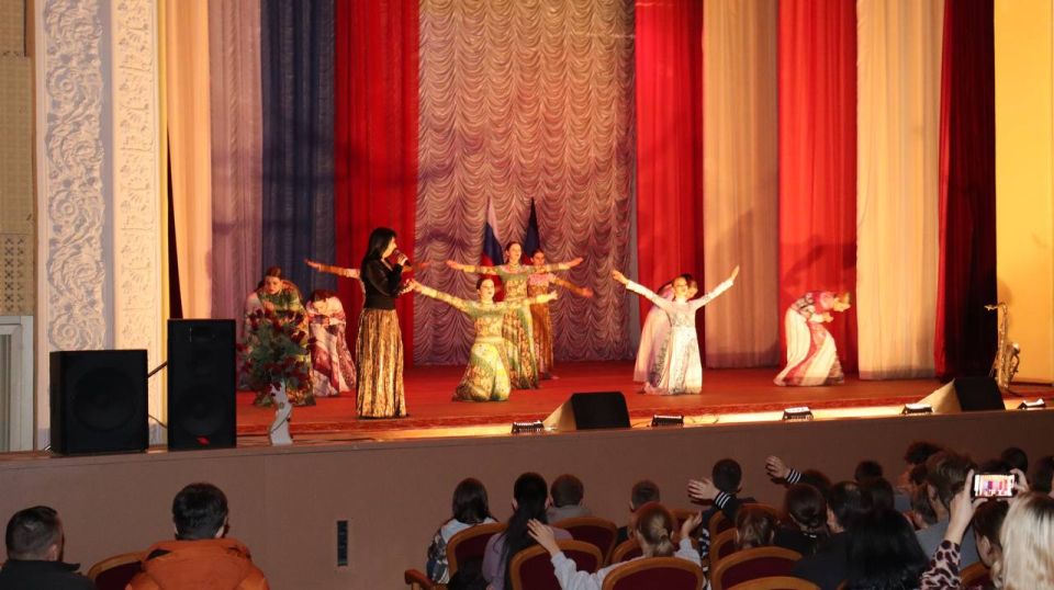 5 декабря во Дворце культуры ЯКХЗ прошел торжественный концерт "Герои в нашей памяти живут" 5 декабря во Дворце культуры ЯКХЗ прошел торжественный концерт "Герои в нашей памяти живут"