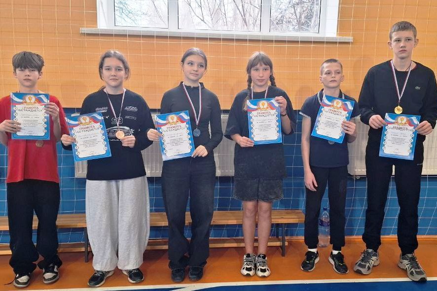 Александр Шатов: В Шахтерске прошел теннисный турнир ко Дню Героев Отечества Александр Шатов: В Шахтерске прошел теннисный турнир ко Дню Героев Отечества