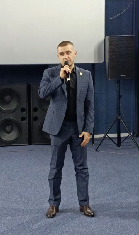 В Старобешевском районном центре культуры и досуга им. П. Н. Ангелиной состоялось торжественное мероприятие, посвященное Дню Героев Отечества, в котором приняли участие первый заместитель главы Администрации Старобешевского... В Старобешевском районном центре культуры и досуга им. П. Н. Ангелиной состоялось торжественное мероприятие, посвященное Дню Героев Отечества, в котором приняли участие первый заместитель главы Администрации Старобешевского...