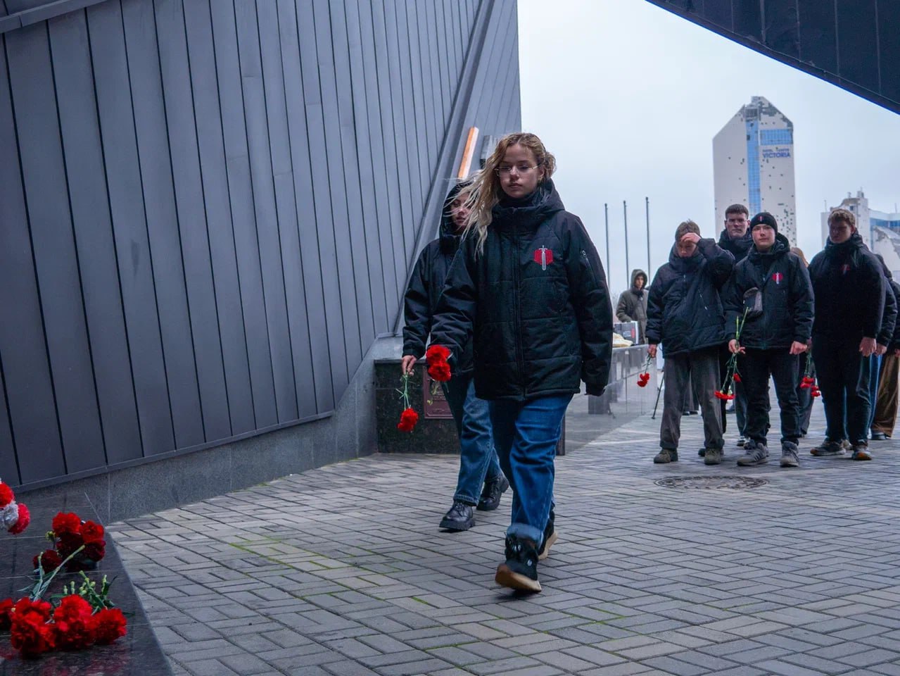 Никто не забыт: в городах ДНР прошли праздничные мероприятия в честь Героев Отечества Никто не забыт: в городах ДНР прошли праздничные мероприятия в честь Героев Отечества