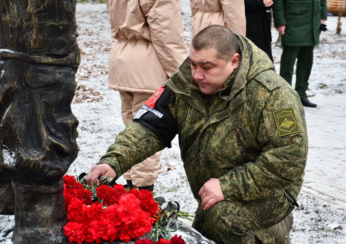 День Героев Отечества — это важный праздник для всей нашей страны, когда мы отдаем дань уважения тем, кто проявил мужество и героизм в защите Родины День Героев Отечества — это важный праздник для всей нашей страны, когда мы отдаем дань уважения тем, кто проявил мужество и героизм в защите Родины