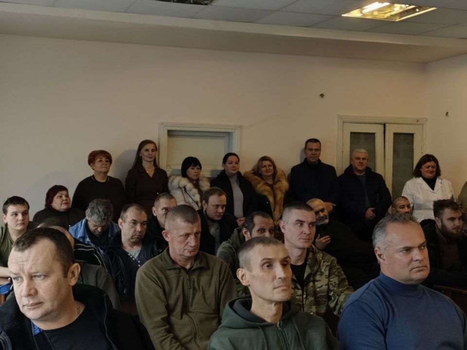 В День Героев Отечества творческие коллективы ДК им. Т.Г. Шевченко подарили праздничный концерт раненым военнослужащим В День Героев Отечества творческие коллективы ДК им. Т.Г. Шевченко подарили праздничный концерт раненым военнослужащим