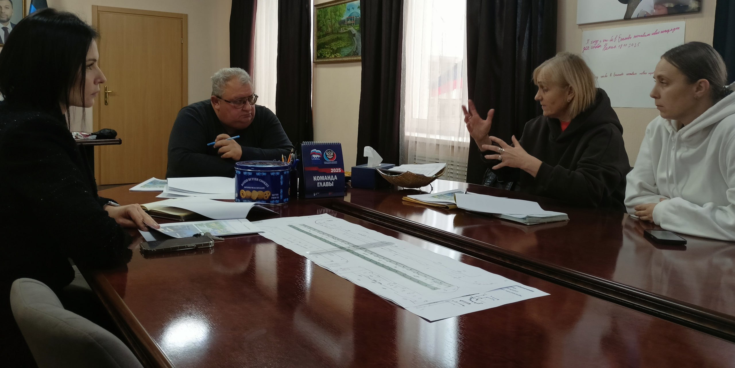 Игорь Мартынов: Совместно с заместителем главы администрации муниципального образования городского округа Енакиево Ольгой Дедух встретился с общественными активистами Углегорска