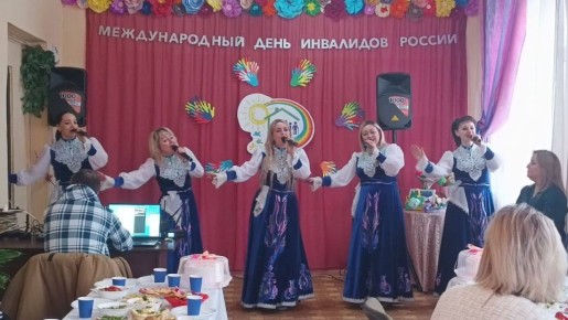 Атмосферой добра и хорошим настроением была наполнена концертная программа «Сила духа не знает границ», подготовленная творческими коллективами МБУ «ДК им. К.И. Поченкова» для подопечных Территориального центра социального...