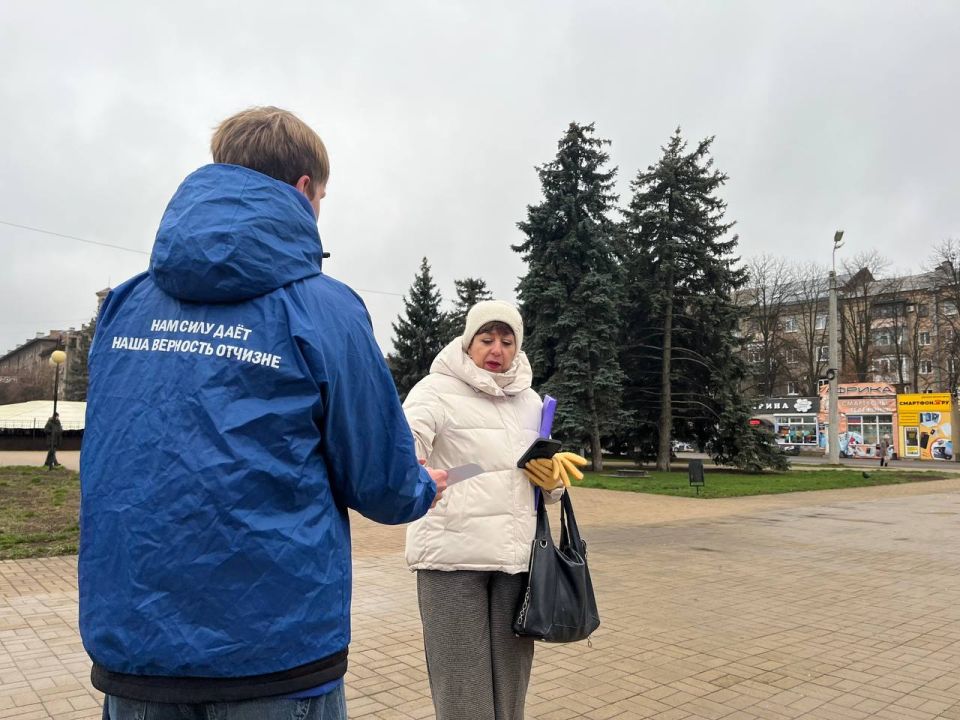 Молодёжка Горловки чтит Героев Отечества Молодёжка Горловки чтит Героев Отечества