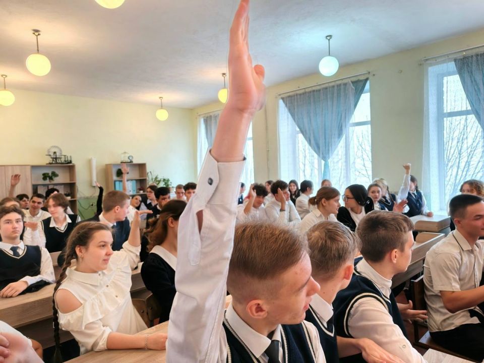 С целью реализации проекта "Мир возможностей" учащиеся 9-11 классов ознакомились с широким спектром проектов и возможностей для молодёжи С целью реализации проекта "Мир возможностей" учащиеся 9-11 классов ознакомились с широким спектром проектов и возможностей для молодёжи