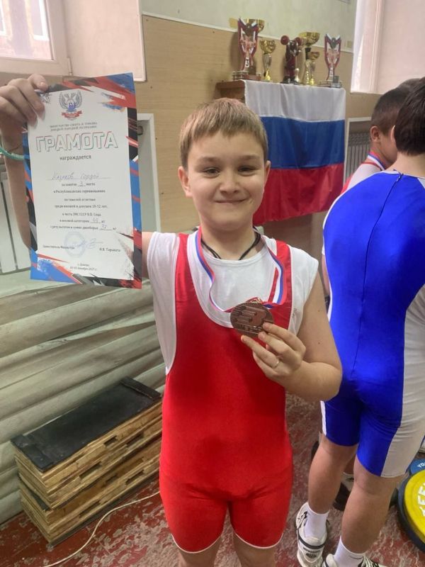 С 3 по 5 декабря в Донецком ДФК "Динамо" прошли Кубок Донецкой Народной Республики по тяжелой атлетике среди мужчин и женщин, Республиканские соревнования по тяжелой атлетике среди юношей и девушек (10-12 и 13-15 лет), в... С 3 по 5 декабря в Донецком ДФК "Динамо" прошли Кубок Донецкой Народной Республики по тяжелой атлетике среди мужчин и женщин, Республиканские соревнования по тяжелой атлетике среди юношей и девушек (10-12 и 13-15 лет), в...