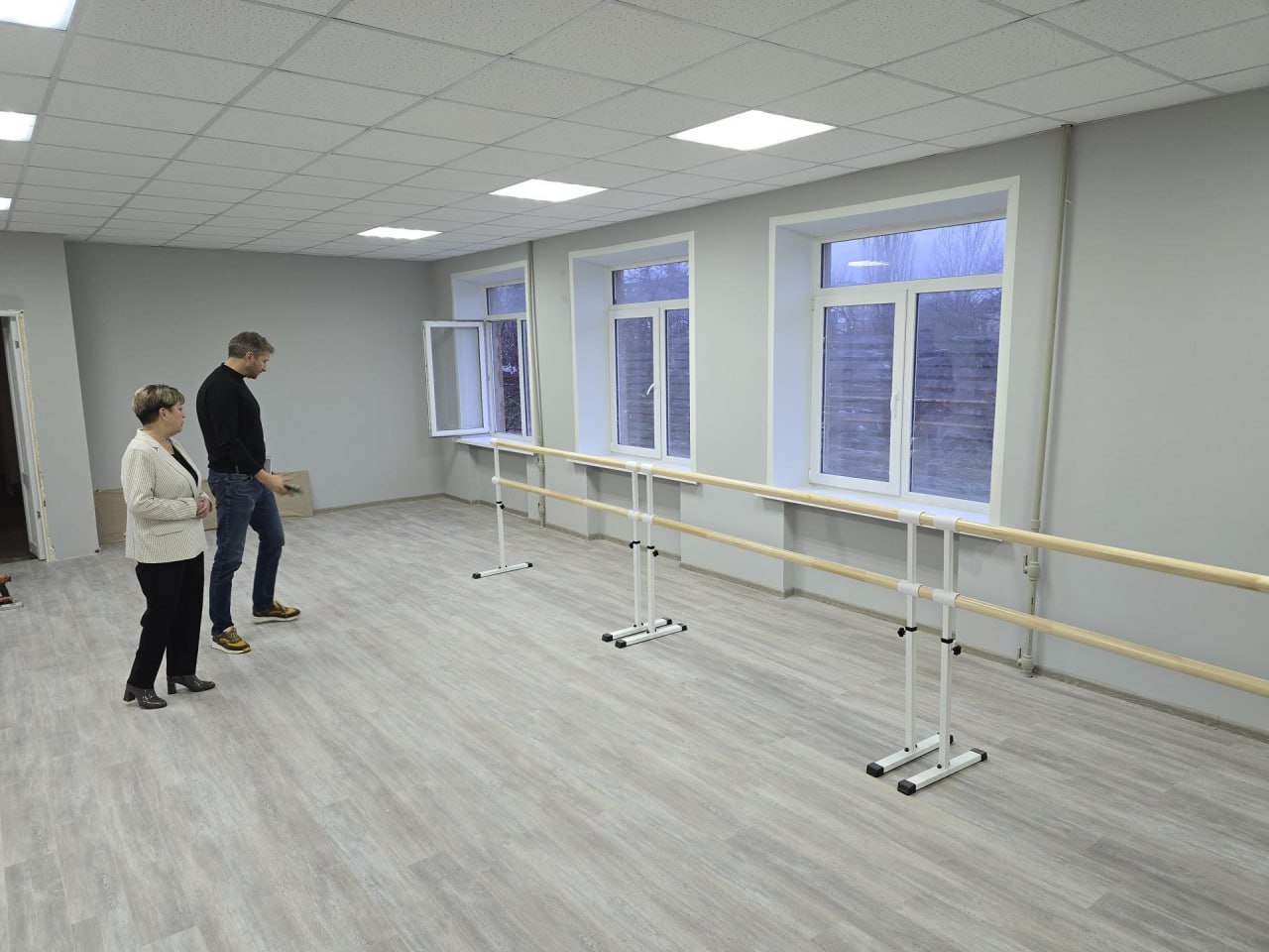 Владимирцы завершают ремонт танцевальных классов в Кировском Владимирцы завершают ремонт танцевальных классов в Кировском