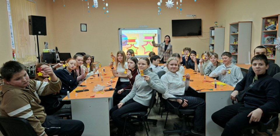 Молодёжный отдел МБУ «МИРОНОВСКИЙ ПОСЕЛКОВЫЙ ДК» в честь Дня Героев Отечества провёл для школьников мастер-класс «Золотая звезда Героя» Молодёжный отдел МБУ «МИРОНОВСКИЙ ПОСЕЛКОВЫЙ ДК» в честь Дня Героев Отечества провёл для школьников мастер-класс «Золотая звезда Героя»