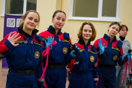 Учимся у лучших!. В Харцызском Центре развития молодежных инициатив Республики прошла тренировка личного состава Донецкого РО ВСКС