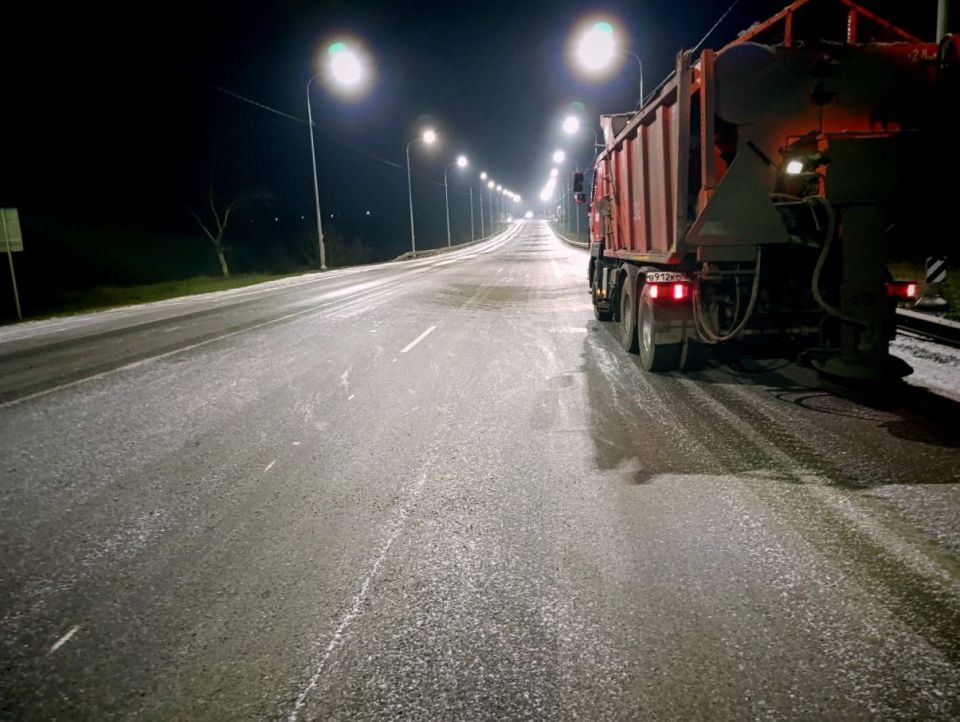 Доброго утра вторника!. Сегодня на дорогах Республики облачная погода, местами небольшие осадки в виде дождя и мокрого снега, гололедица