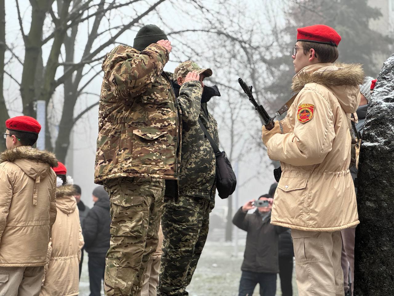 В Снежном отмечают День Героев Отечества В Снежном отмечают День Героев Отечества
