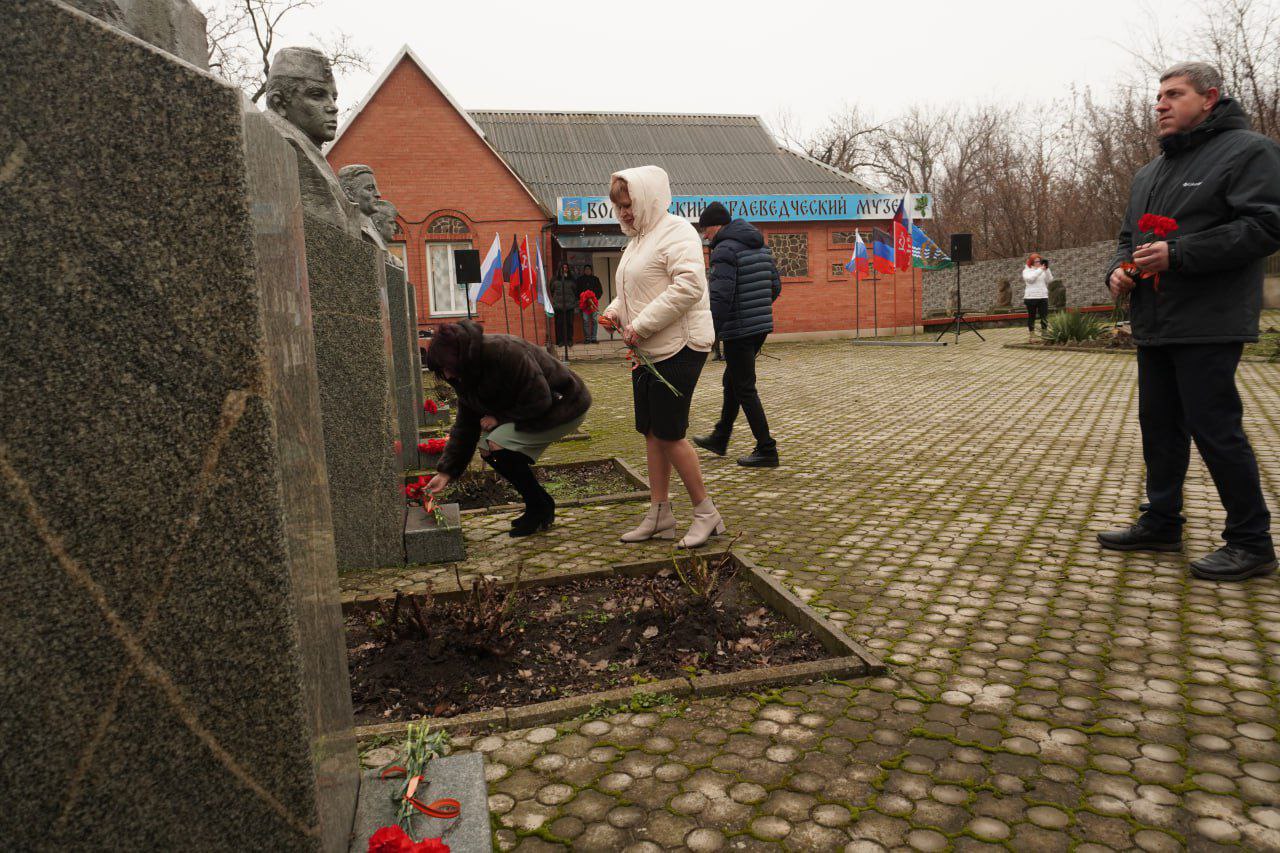 Сергей Юзвинкевич: В День Героев Отечества вся страна замирает в благодарной памяти о подвигах наших защитников Сергей Юзвинкевич: В День Героев Отечества вся страна замирает в благодарной памяти о подвигах наших защитников