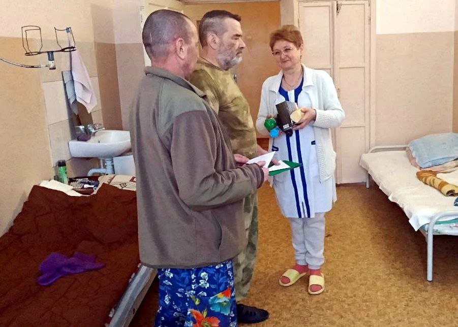 Иван Адамец: В День Героев Отечества Куйбышевский район поддержал защитников акцией «Посылка солдату» Иван Адамец: В День Героев Отечества Куйбышевский район поддержал защитников акцией «Посылка солдату»