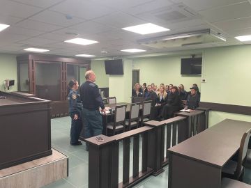 Неожиданная пожарная тренировка в Докучаевском городском суде: эвакуация без предупреждения