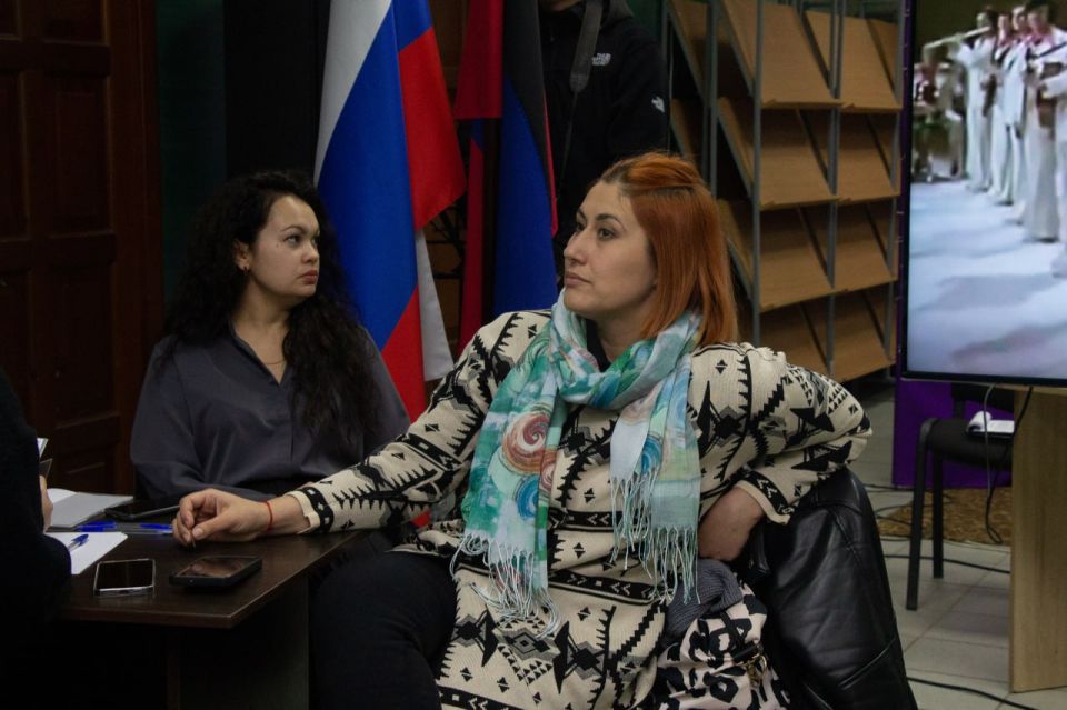 Наталья Великодная: В Центре культуры и досуга пгт Мангуш состоялась интеллектуально-патриотическая акция ко Дню Героев Отечества «Страницы воинской славы» Наталья Великодная: В Центре культуры и досуга пгт Мангуш состоялась интеллектуально-патриотическая акция ко Дню Героев Отечества «Страницы воинской славы»