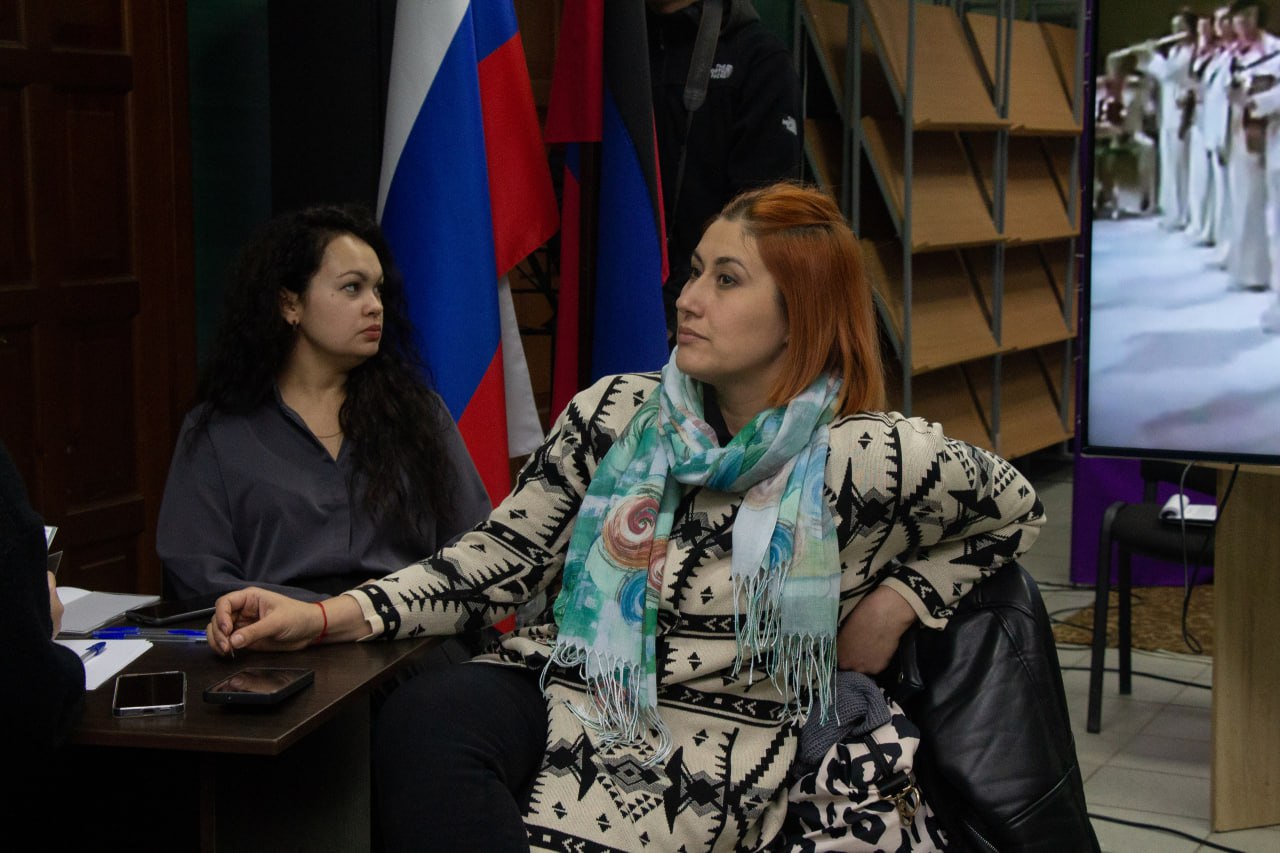 Наталья Великодная: В Центре культуры и досуга пгт Мангуш состоялась интеллектуально-патриотическая акция ко Дню Героев Отечества «Страницы воинской славы» Наталья Великодная: В Центре культуры и досуга пгт Мангуш состоялась интеллектуально-патриотическая акция ко Дню Героев Отечества «Страницы воинской славы»