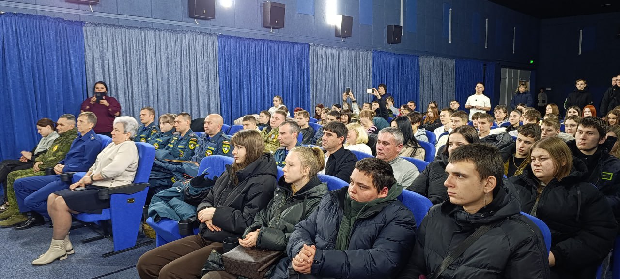 В Старобешевском районном центре культуры и досуга им. П. Н. Ангелиной состоялось торжественное мероприятие, посвященное Дню Героев Отечества, в котором приняли участие первый заместитель главы Администрации Старобешевского... В Старобешевском районном центре культуры и досуга им. П. Н. Ангелиной состоялось торжественное мероприятие, посвященное Дню Героев Отечества, в котором приняли участие первый заместитель главы Администрации Старобешевского...