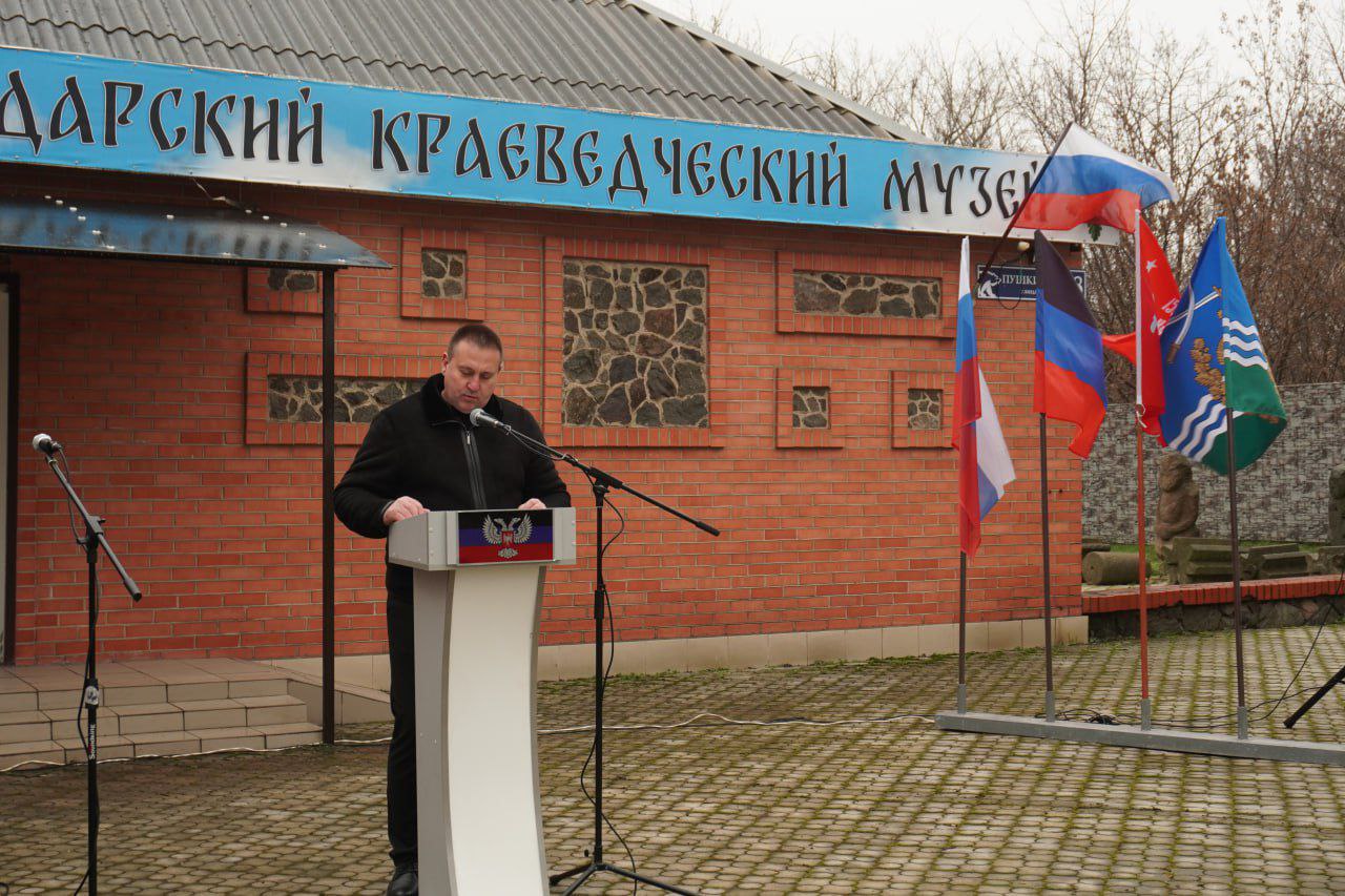 Сергей Юзвинкевич: В День Героев Отечества вся страна замирает в благодарной памяти о подвигах наших защитников Сергей Юзвинкевич: В День Героев Отечества вся страна замирает в благодарной памяти о подвигах наших защитников