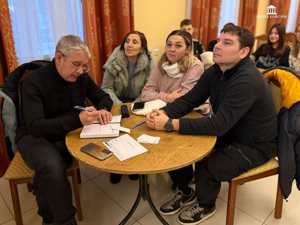 9 декабря в Харцызском городском Дворце культуры совместно с Отделением филиала Фонда «Защитники Отечества» по г. Харцызск была проведена интеллектуально-патриотическая квиз-игра «Страницы воинской славы» для участников и... 9 декабря в Харцызском городском Дворце культуры совместно с Отделением филиала Фонда «Защитники Отечества» по г. Харцызск была проведена интеллектуально-патриотическая квиз-игра «Страницы воинской славы» для участников и...