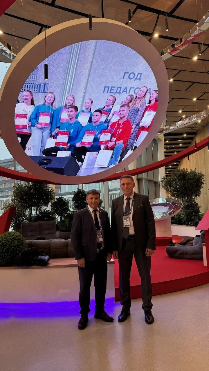 Глава Докучаевска встретился с главой Алданского района Якутии на форуме в Москве