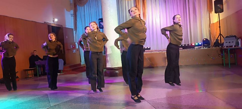 Красочный концерт «Юбилей у Street way», который состоялся 5 декабря в МБУ «Дворец культуры им. К.И. Поченкова», собрал в зале не только самых близких коллективу людей - коллег по сцене, родителей, друзей, но и тех, кто... Красочный концерт «Юбилей у Street way», который состоялся 5 декабря в МБУ «Дворец культуры им. К.И. Поченкова», собрал в зале не только самых близких коллективу людей - коллег по сцене, родителей, друзей, но и тех, кто...