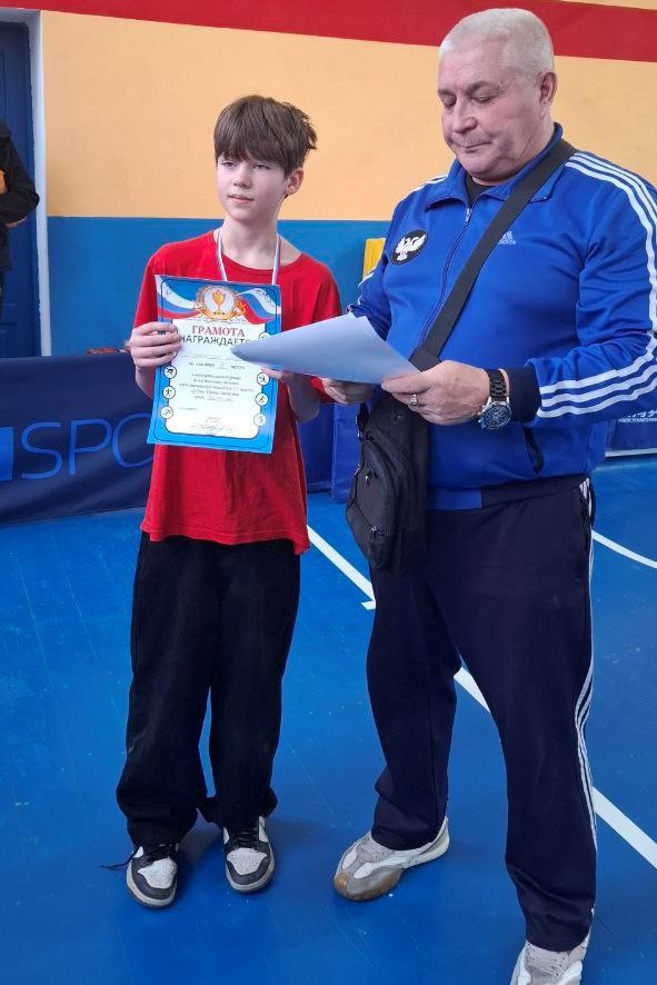 Александр Шатов: В Шахтерске прошел теннисный турнир ко Дню Героев Отечества Александр Шатов: В Шахтерске прошел теннисный турнир ко Дню Героев Отечества