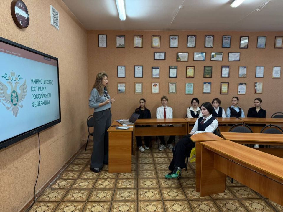 Кафедрой гражданскоправовых дисциплин ДГУЮ Минюста России была проведена вводная лекция по римскому праву для старшекласников Лицея Кафедрой гражданскоправовых дисциплин ДГУЮ Минюста России была проведена вводная лекция по римскому праву для старшекласников Лицея