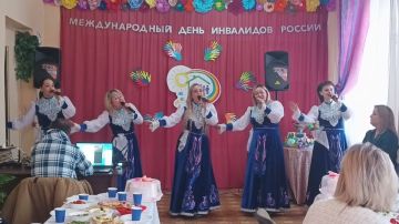 Атмосферой добра и хорошим настроением была наполнена концертная программа «Сила духа не знает границ», подготовленная творческими коллективами МБУ «ДК им. К.И. Поченкова» для подопечных Территориального центра социального...