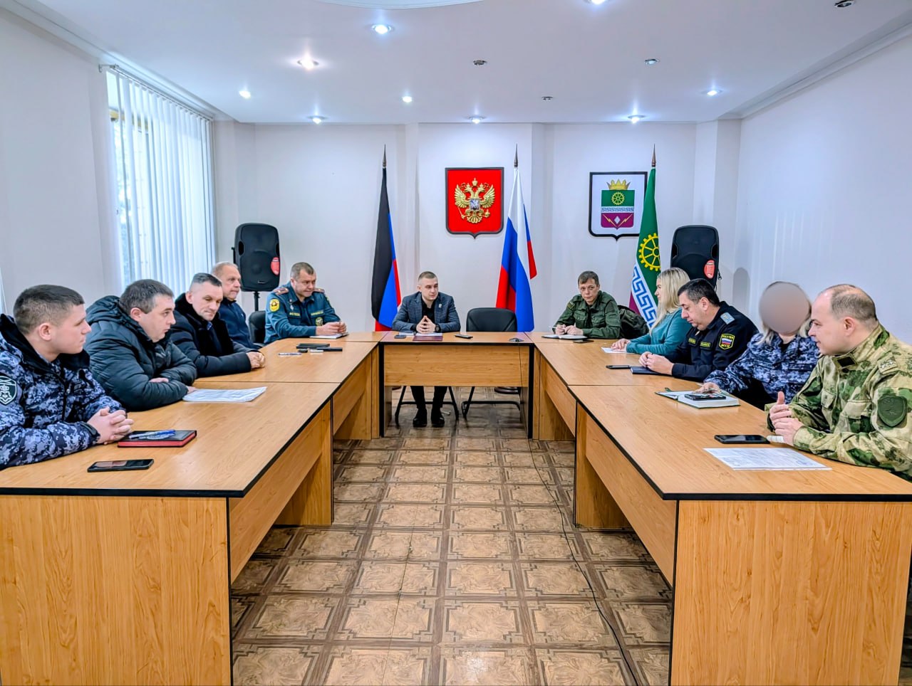 9 декабря в Администрации Старобешевского муниципального округа прошло оперативное совещание с руководителями силовых структур округа