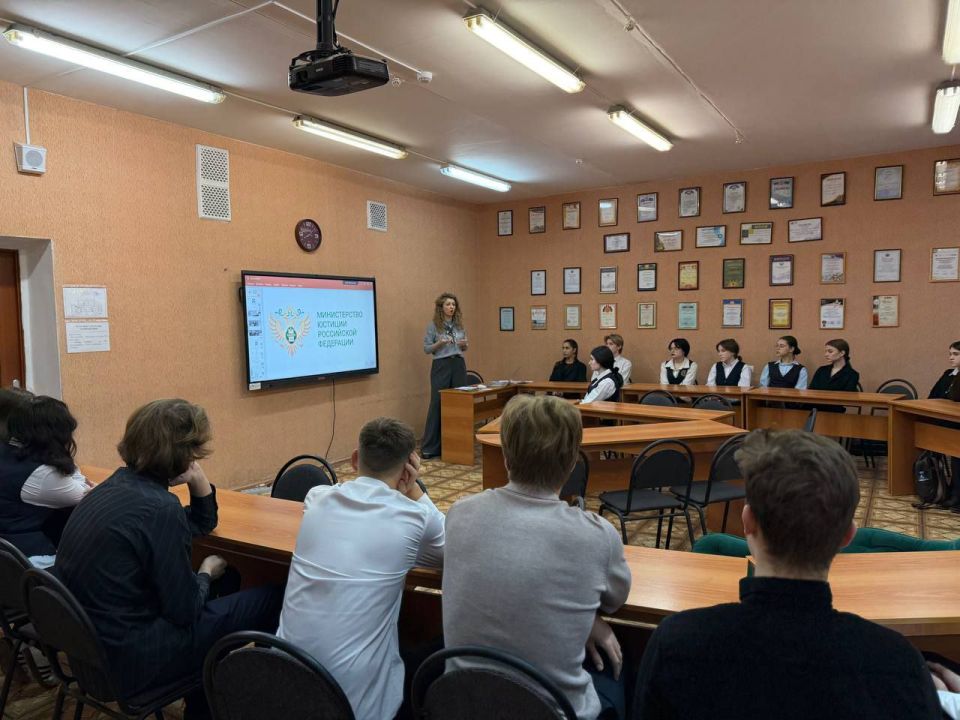 Кафедрой гражданскоправовых дисциплин ДГУЮ Минюста России была проведена вводная лекция по римскому праву для старшекласников Лицея Кафедрой гражданскоправовых дисциплин ДГУЮ Минюста России была проведена вводная лекция по римскому праву для старшекласников Лицея