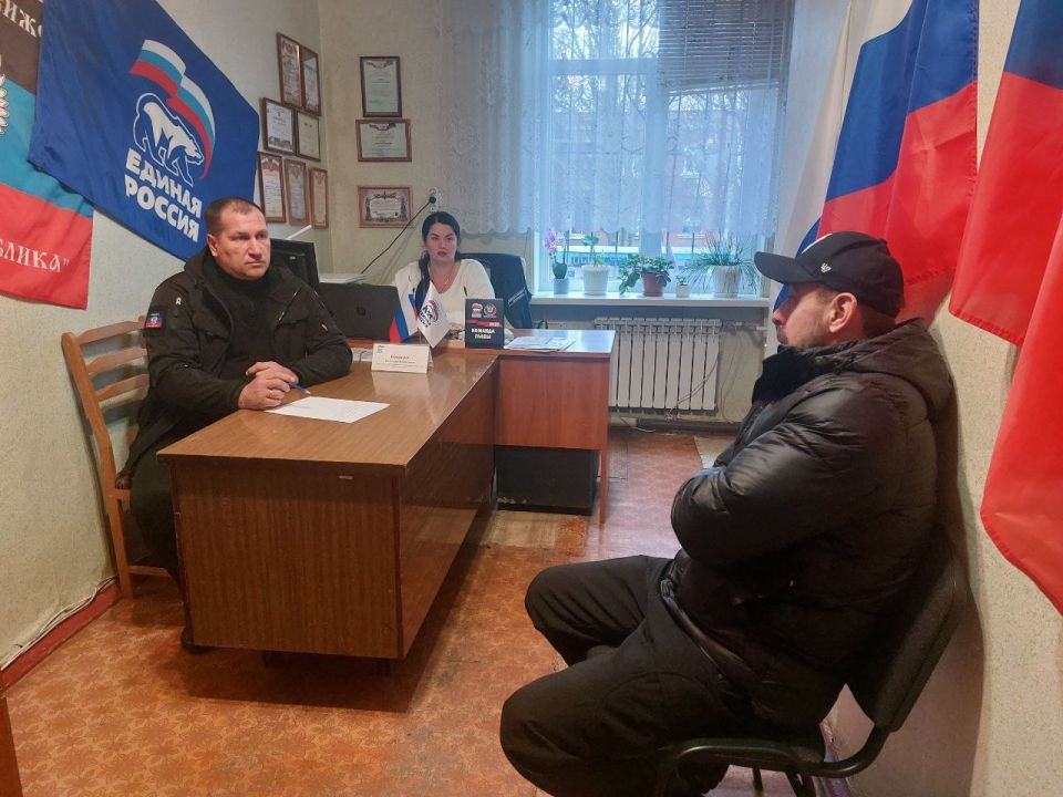 Сергей Желновач: 9 декабря 2025г., заместитель главы администрации городского округа Дебальцево Валерий Бессараб, провёл личный прием граждан в местной общественной приёмной Дебальцевского местного отделения Партии "Единая... Сергей Желновач: 9 декабря 2025г., заместитель главы администрации городского округа Дебальцево Валерий Бессараб, провёл личный прием граждан в местной общественной приёмной Дебальцевского местного отделения Партии "Единая...