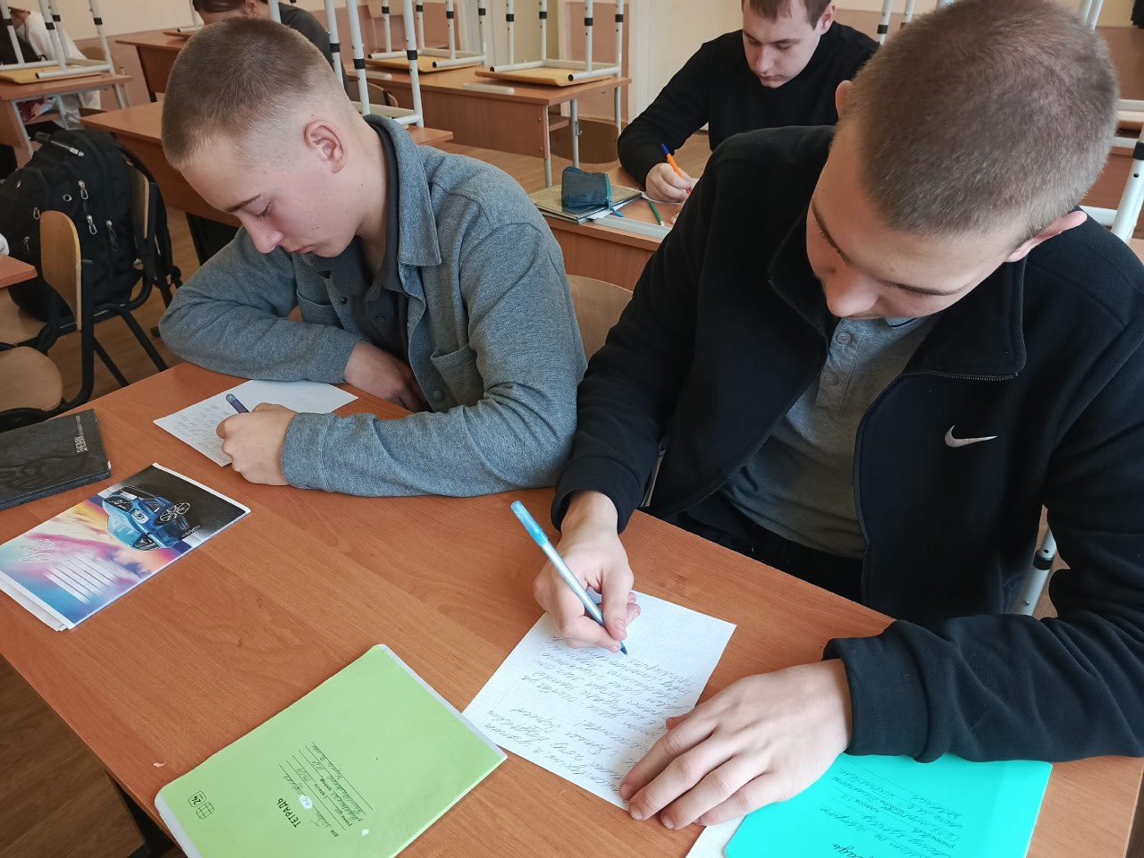 Письмо солдату. Обучащиеся ГБОУ "Мирненская школа Тельмановского М. О." присоединились к Всероссийской акции «Пишу тебе, Герой»