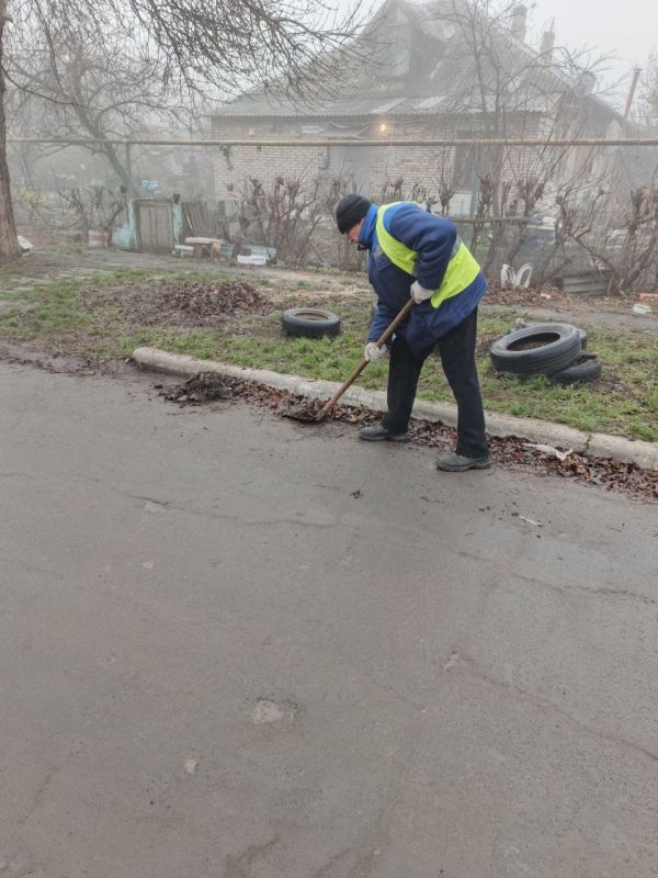 Александр Пеняев: С заботой об округе.. На 09.12.2025 г. сотрудниками МУП "ЭКОС" выполнены следующие виды работ: Отсыпка асфальтным срезом по улице Чапаева Сбор листвы и смёта ул. Скрыпника Восстановление наружного... Александр Пеняев: С заботой об округе.. На 09.12.2025 г. сотрудниками МУП "ЭКОС" выполнены следующие виды работ: Отсыпка асфальтным срезом по улице Чапаева Сбор листвы и смёта ул. Скрыпника Восстановление наружного...